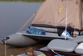 Additional locker for inflatable boat